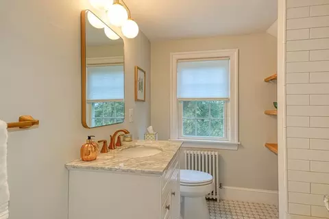 Bath - 49 Prudential Rd, Worcester, MA 01606 photo 2 of 4