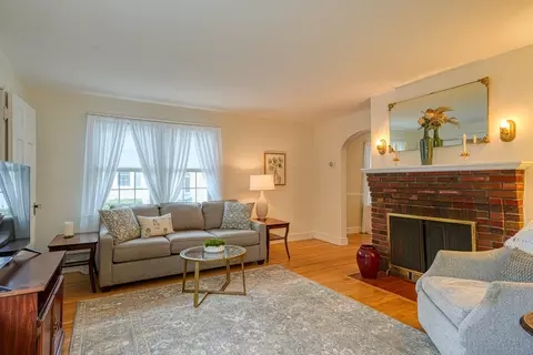 Living - 49 Prudential Rd, Worcester, MA 01606 photo 2 of 4
