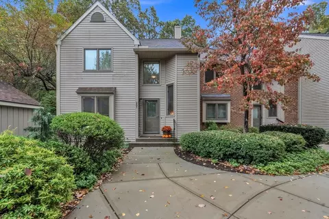 770 Salisbury St #201, Worcester, MA 01609