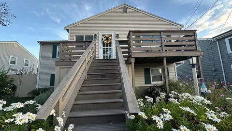 34 Brookline Ave, Hull, MA 02045