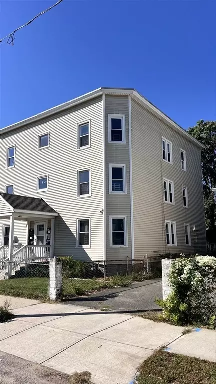 106 Malden St, Springfield, MA 01108 photo 3