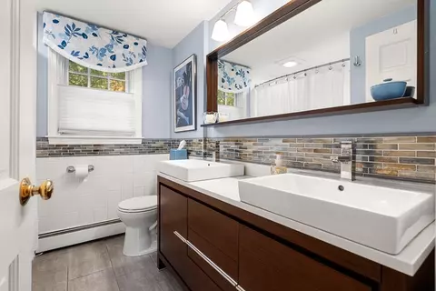 Bath - 53 Centre St, Danvers, MA 01923 photo 3 of 4