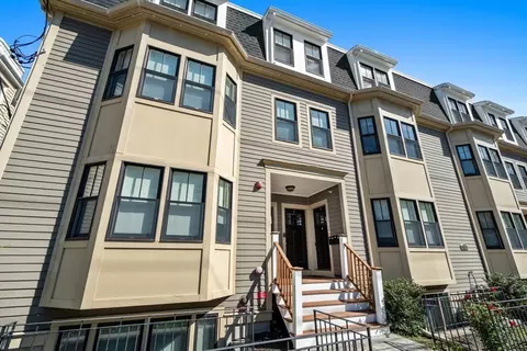 110 Park St #3, Boston, MA 02132