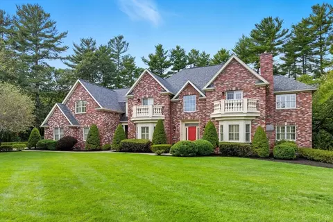 3 Warren Dr, Middleton, MA 01949