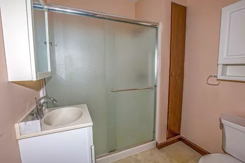 Bath - 94 Duryea St, Springfield, MA 01104 photo 1 of 1