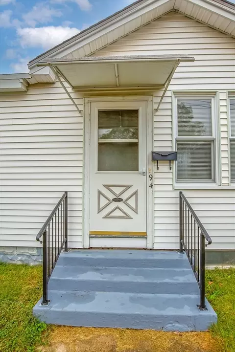 Exterior - 94 Duryea St, Springfield, MA 01104 photo 3 of 8
