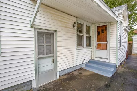 Exterior - 94 Duryea St, Springfield, MA 01104 photo 4 of 8