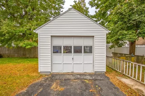 Exterior - 94 Duryea St, Springfield, MA 01104 photo 7 of 8