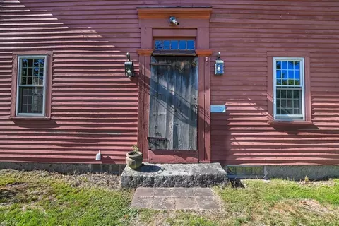 363 Main St, Acushnet, MA 02743 photo 4