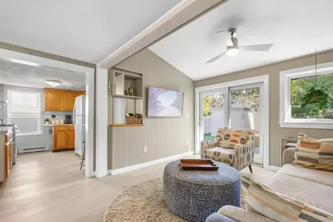 Entry Way - 9 Sippican Rd, Wareham, MA 02571 photo 2 of 3