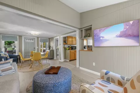 Living - 9 Sippican Rd, Wareham, MA 02571 photo 3 of 3