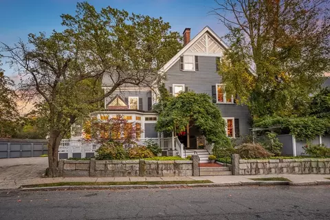 43 Larch Rd, Cambridge, MA 02138