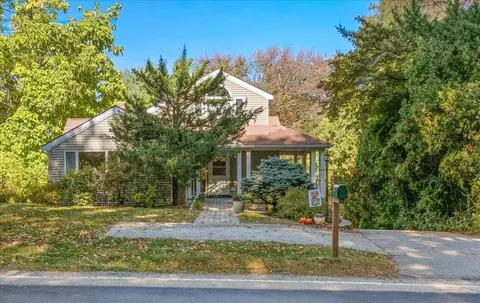 240 Dale St, North Andover, MA 01845