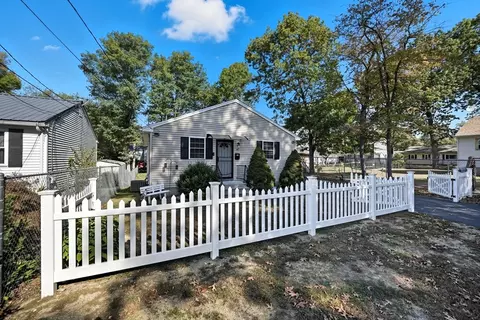 90 Lorenzo St, Springfield, MA 01109