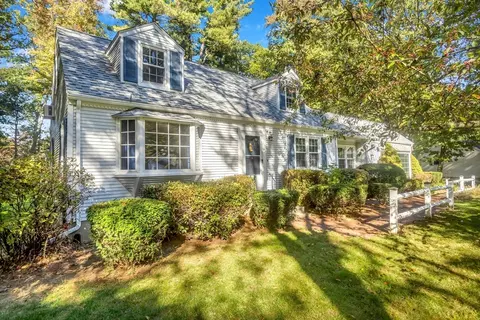 11 Longfellow Rd, Holyoke, MA 01040