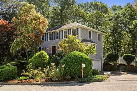 4 Beechwood Dr, Walpole, MA 02071