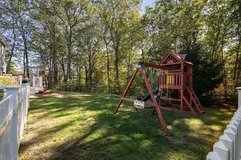 Exterior - 4 Beechwood Dr, Walpole, MA 02071 photo 7 of 7