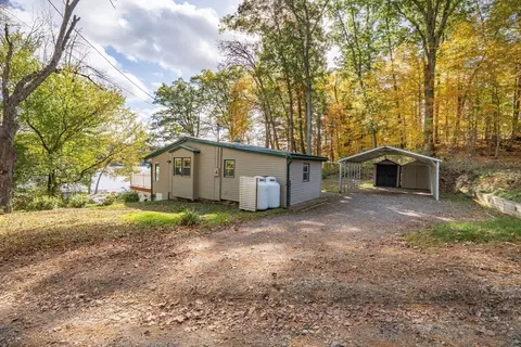 9 Chandler Rd, Holland, MA 01521