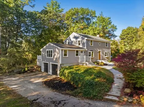 445 Plymouth St, Pembroke, MA 02359