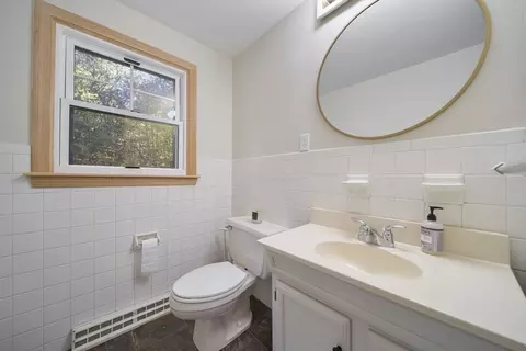 Bath - 41 Searle St, Georgetown, MA 01833 photo 1 of 2