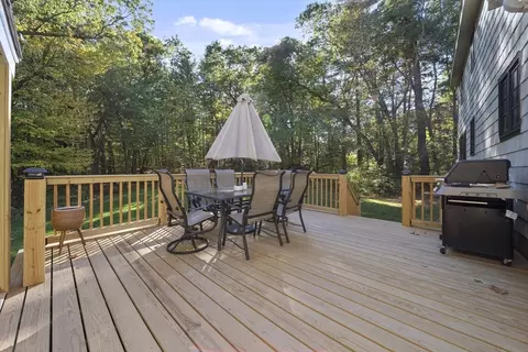 Exterior - 41 Searle St, Georgetown, MA 01833 photo 2 of 4