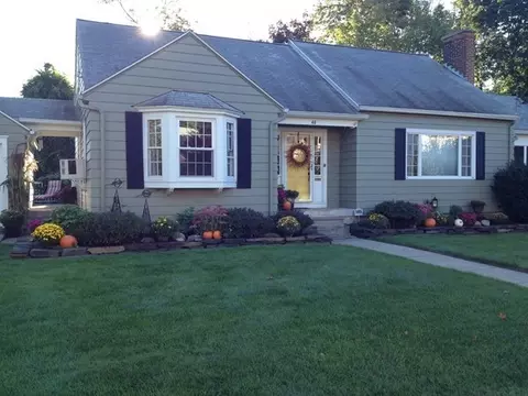 46 Cherry Hl, Holyoke, MA 01040