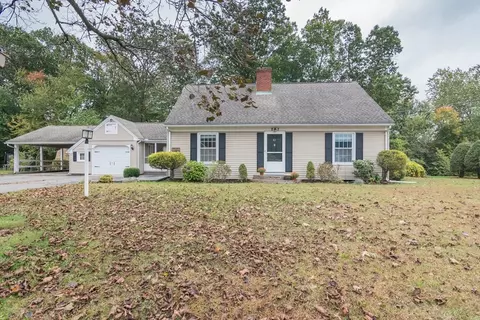 83 Fairview St, Agawam, MA 01001