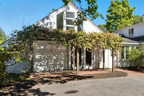 232 Sudbury Rd, Concord, MA 01742