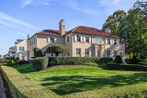 1247 Highland Ave, Fall River, MA 02720
