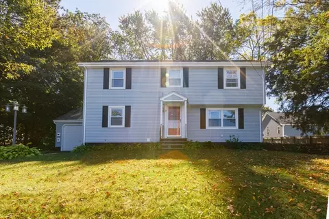 48 Ray St, Webster, MA 01570