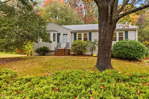 24 Gray Ter, Bedford, MA 01730