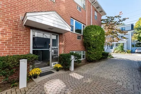 104 Trowbridge St #3, Cambridge, MA 02138