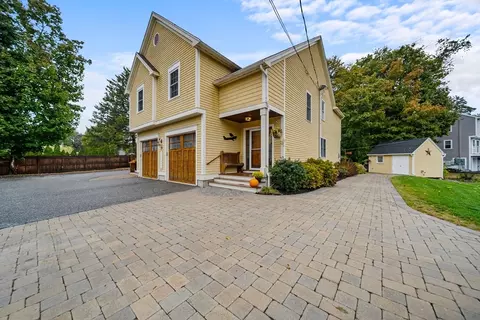 20 Collins St #B, Danvers, MA 01923 photo 2