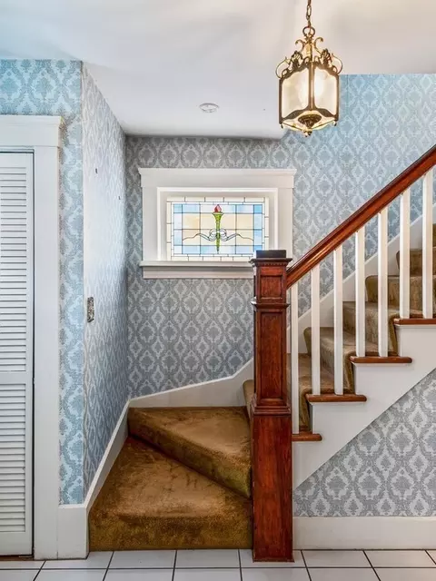 Entry Way - 83 Commodore Rd, Worcester, MA 01602 photo 1 of 4