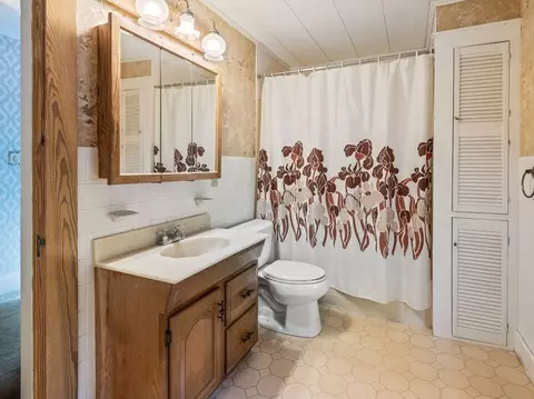 Bath - 83 Commodore Rd, Worcester, MA 01602 photo 1 of 2