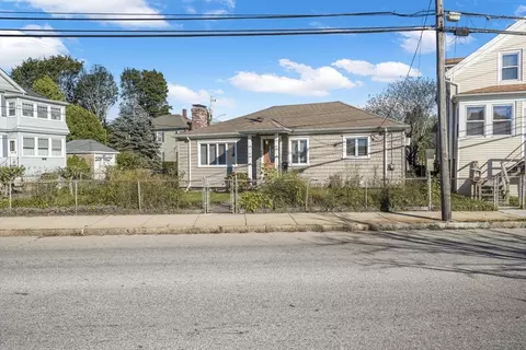 256 Rhode Island Ave, Fall River, MA 02724