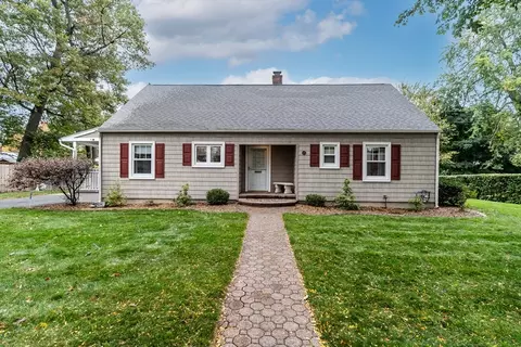 15 Holy Cross St, Springfield, MA 01104