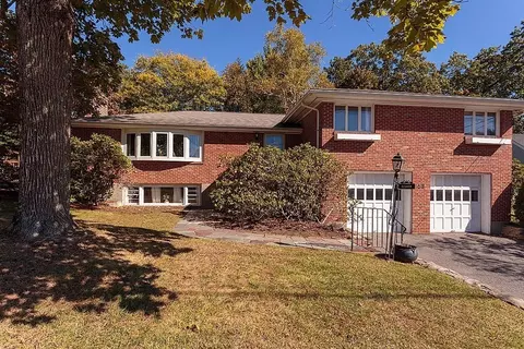 53 Bacon St, Winchester, MA 01890