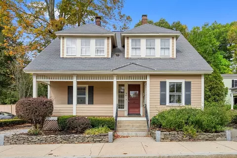 38-40 Court Ln, Concord, MA 01742