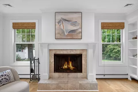 10 Nickerson Rd, Bedford, MA 01730