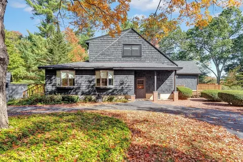 14 Pond St, Topsfield, MA 01983