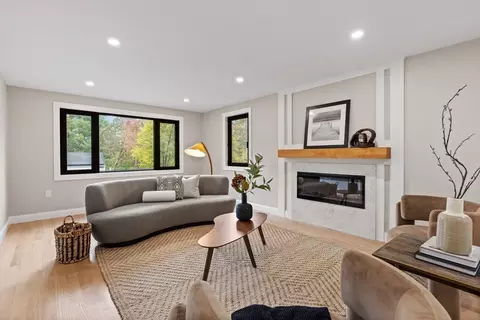 8 Mulberry Cir, Ayer, MA 01432
