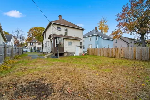 Exterior - 122 Hasting St, Springfield, MA 01104 photo 7 of 9