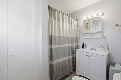 Bath - 122 Hasting St, Springfield, MA 01104 photo 2 of 2
