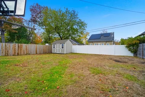 Exterior - 122 Hasting St, Springfield, MA 01104 photo 5 of 9