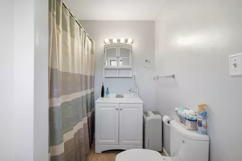 Bath - 122 Hasting St, Springfield, MA 01104 photo 1 of 2