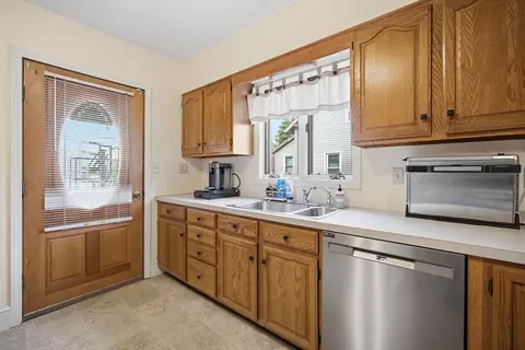 Kitchen - 122 Hasting St, Springfield, MA 01104 photo 2 of 3