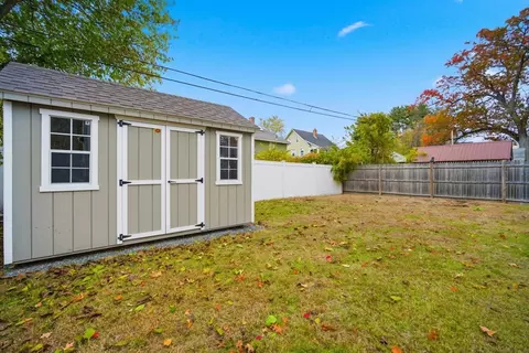 Exterior - 122 Hasting St, Springfield, MA 01104 photo 6 of 9