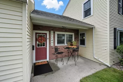 25 Bremen St, Springfield, MA 01108 photo 2
