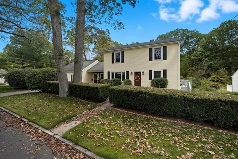 25 Bremen St, Springfield, MA 01108